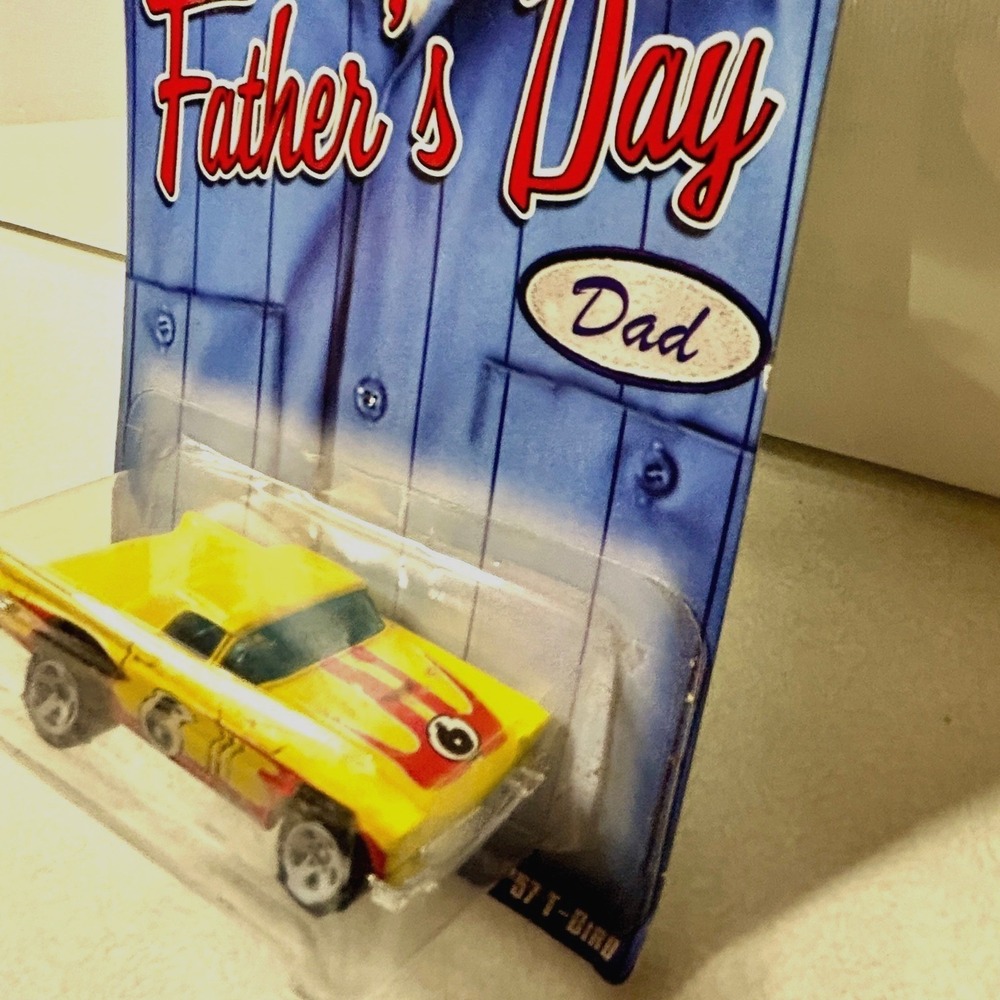 Hot Wheels Fathers Day 2009 57 T-Bird Yellow Diecast Car 1/64 Scale P3511 - Picture 3 of 7